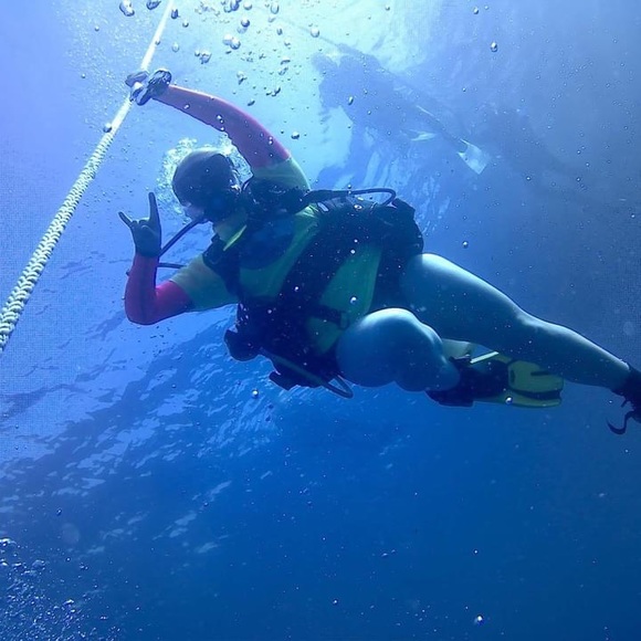 Meet your Posher, Lauren - Picture 2 of 2